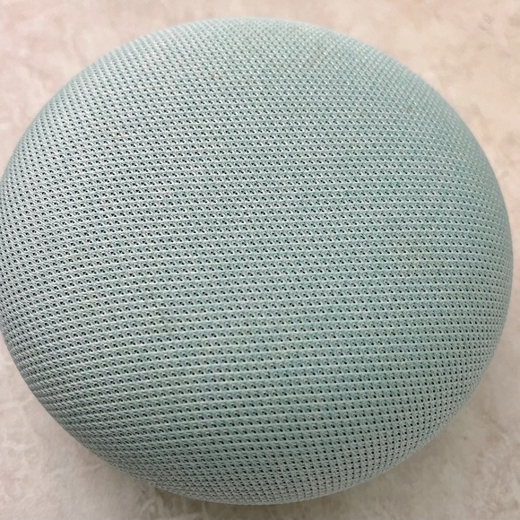 Smart home speaker. Google home - Picture 1 of 3